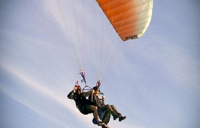 Fliegen in einem Zweisitzer-Gleitschirm 